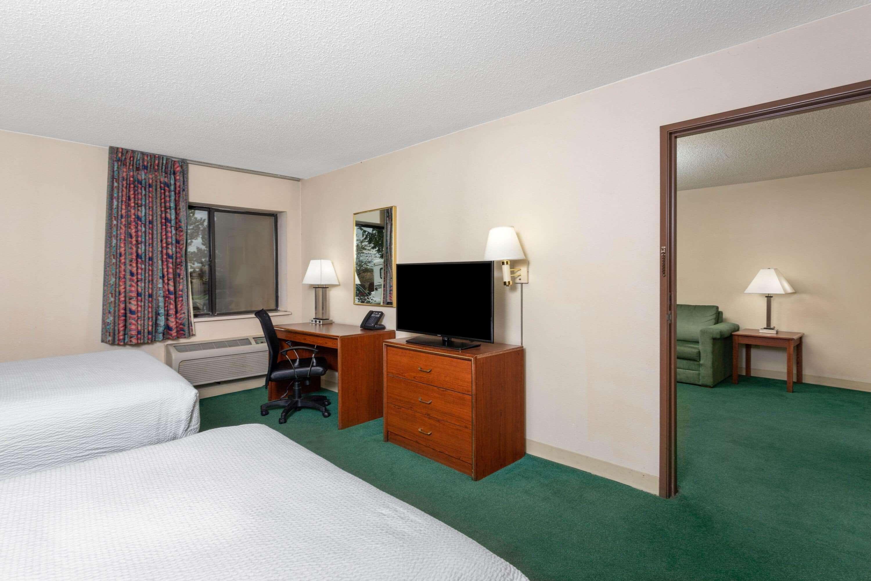 La Quinta Inn By Wyndham Indianapolis East-Post Drive Exterior photo
