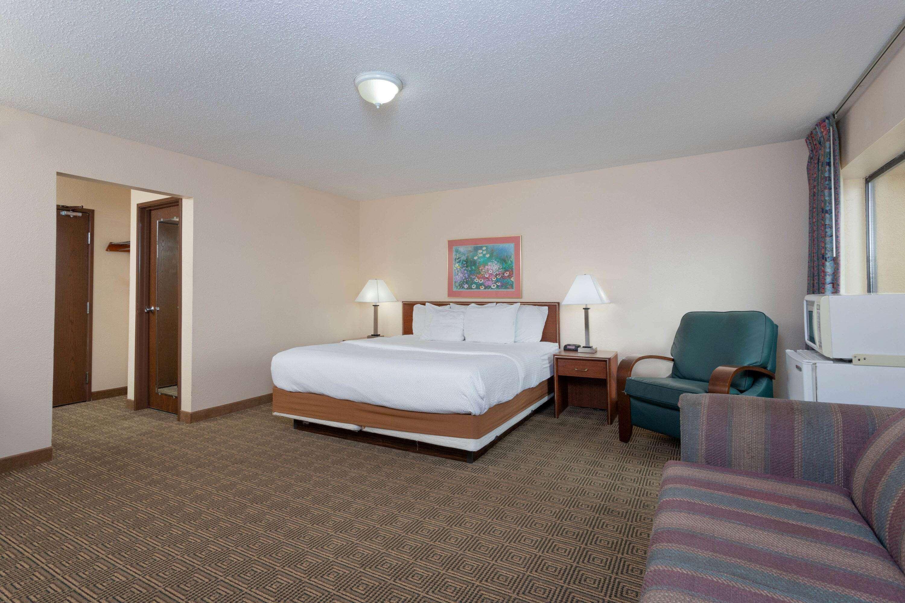 La Quinta Inn By Wyndham Indianapolis East-Post Drive Exterior photo