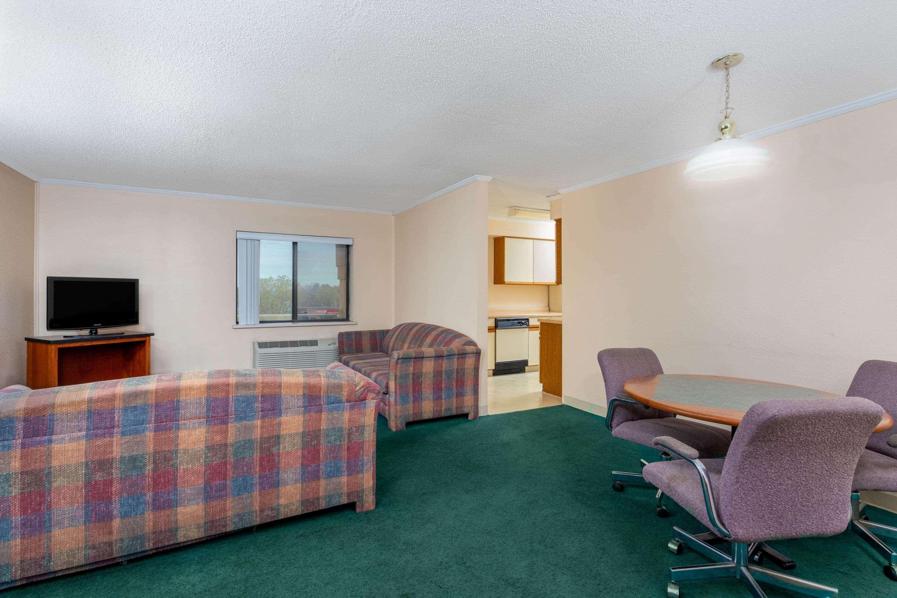 La Quinta Inn By Wyndham Indianapolis East-Post Drive Exterior photo